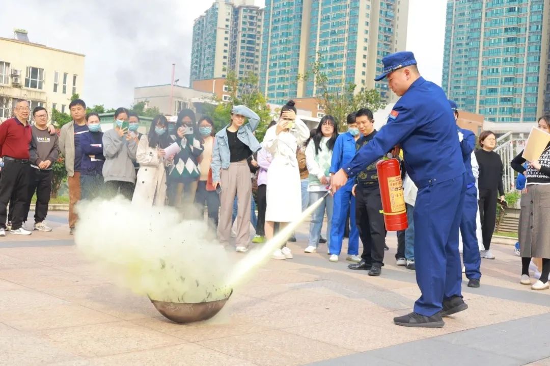 【預(yù)防為主 生命至上】自貢高新腫瘤醫(yī)院開展消防安全知識(shí)培訓(xùn)及應(yīng)急演練