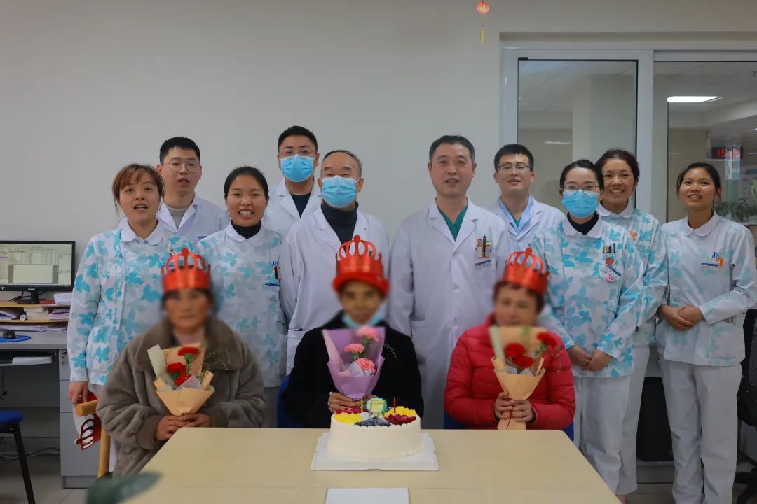 【點燃生命之光 】醫(yī)患一家，暖心慶生——我院舉辦患者集體生日會