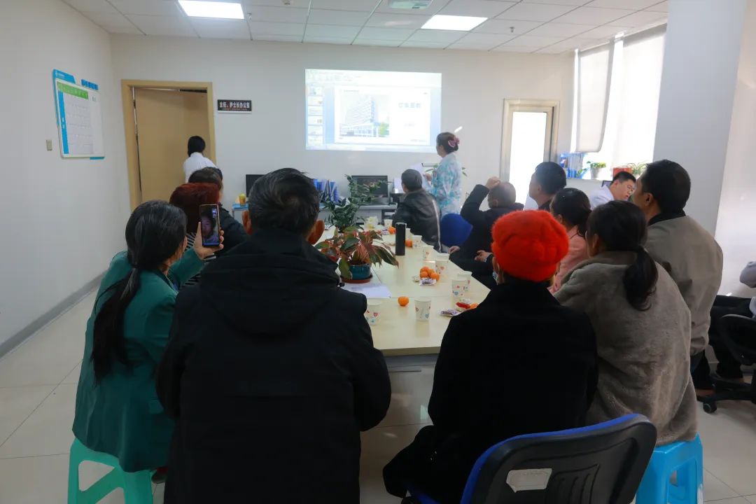 自貢高新腫瘤醫(yī)院三病區(qū)開展《腫瘤患者飲食指導(dǎo)的宣教會》