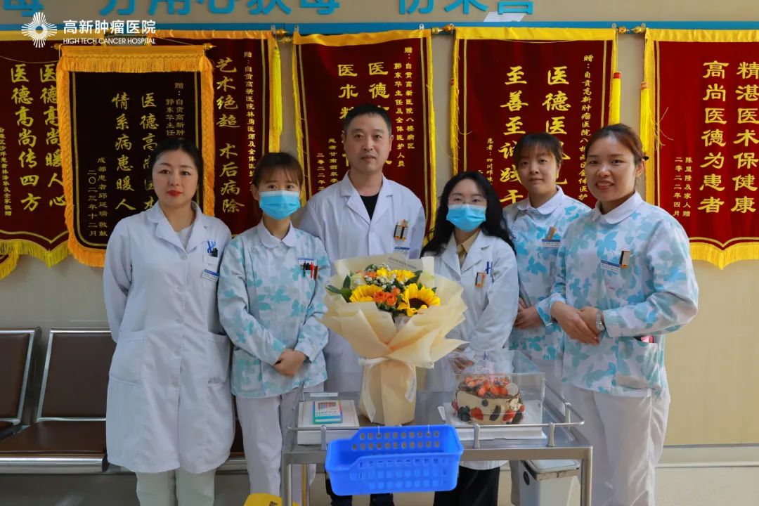 情暖病房，我院三病區(qū)醫(yī)護人員為患者慶祝生日！