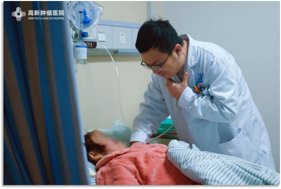 醫(yī)生“收下”千元紅包，結(jié)果很暖心！